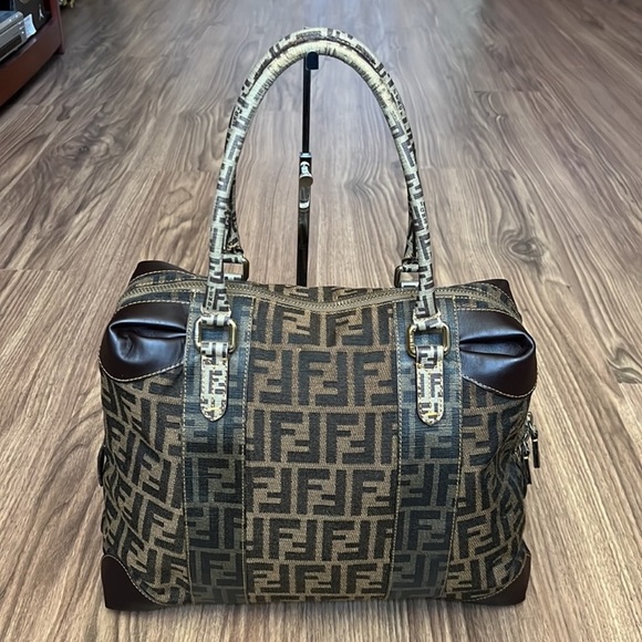 💯 % authentic Fendi shoulder/ totes bag - Picture 5 of 16